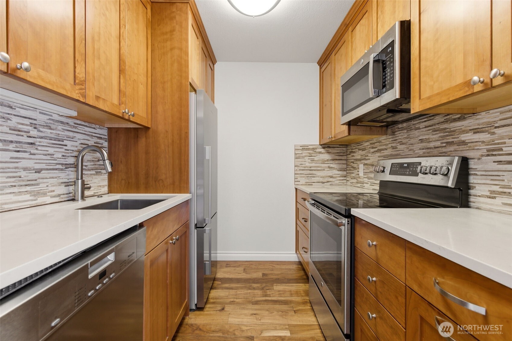 800 North Allen Place, Unit 401 Seattle, WA 98103 - Photo 6 of 32