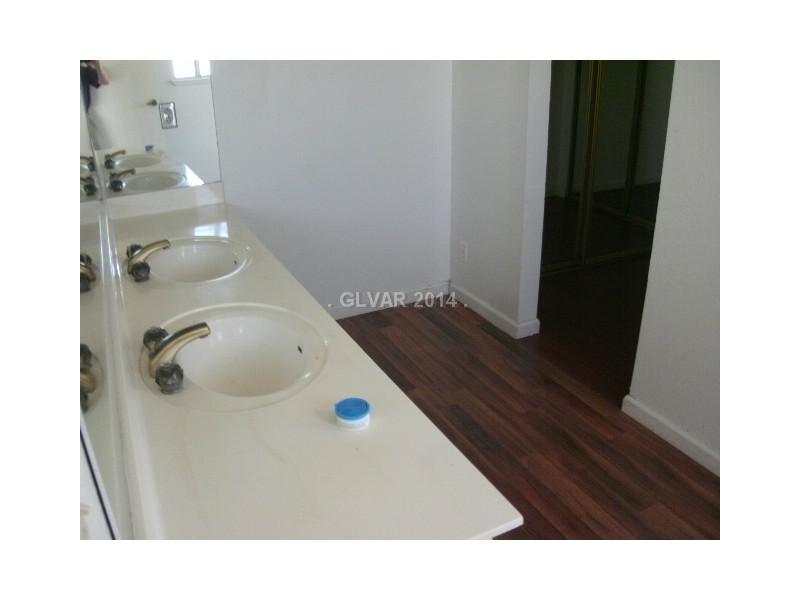 516 North Racetrack Road Henderson, NV 89015 - Photo 18 of 32 Master Bath/Spa.