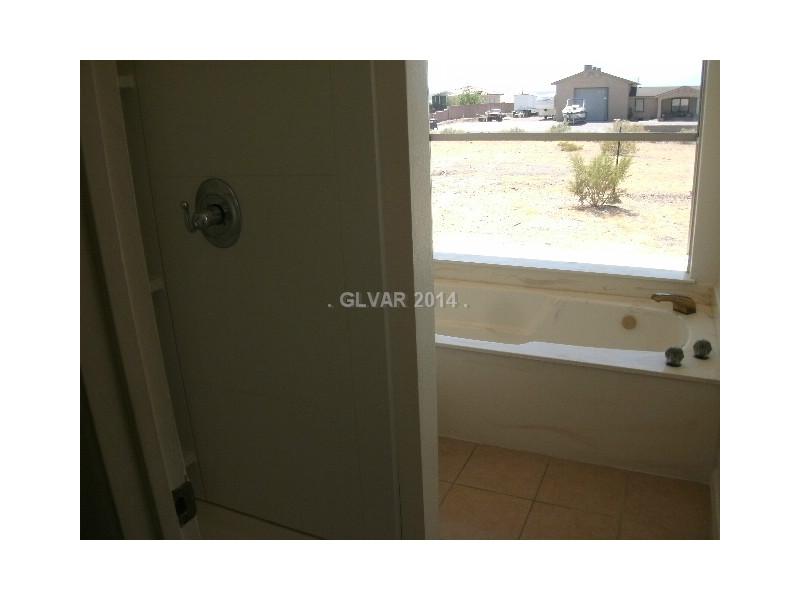 516 North Racetrack Road Henderson, NV 89015 - Photo 19 of 32 Master Bath/Spa.