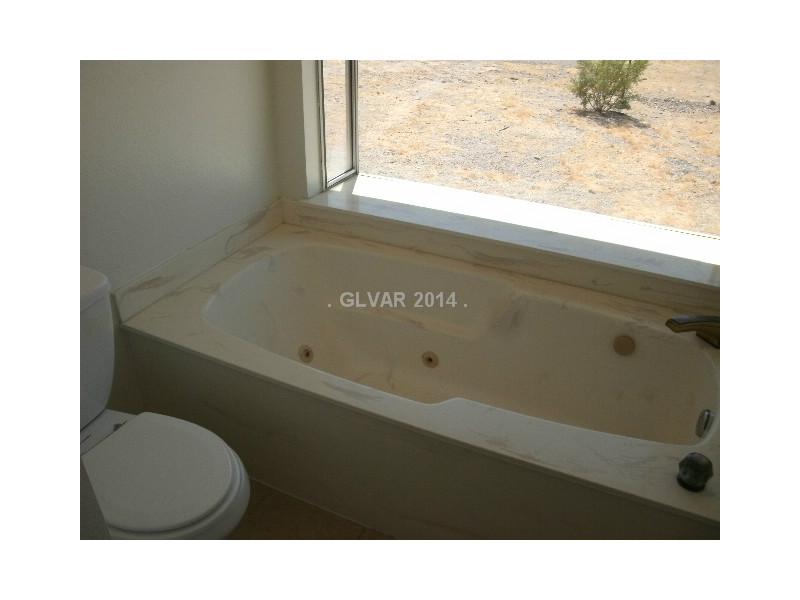 516 North Racetrack Road Henderson, NV 89015 - Photo 20 of 32 Master Bath/Spa.