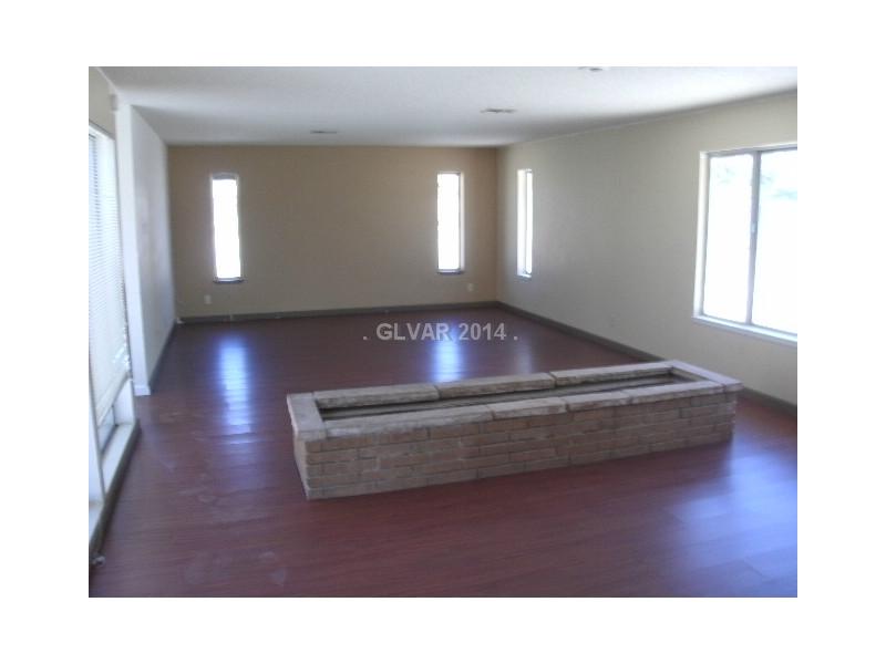 516 North Racetrack Road Henderson, NV 89015 - Photo 5 of 32 Living Room.