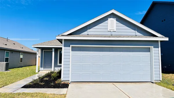 $1,800 | 113 Lisa Marie Drive, Angleton, TX 77515