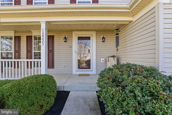 a view of a house with backyard and porch