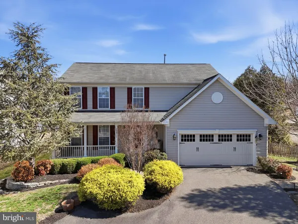 a picture of a room with a floor plan