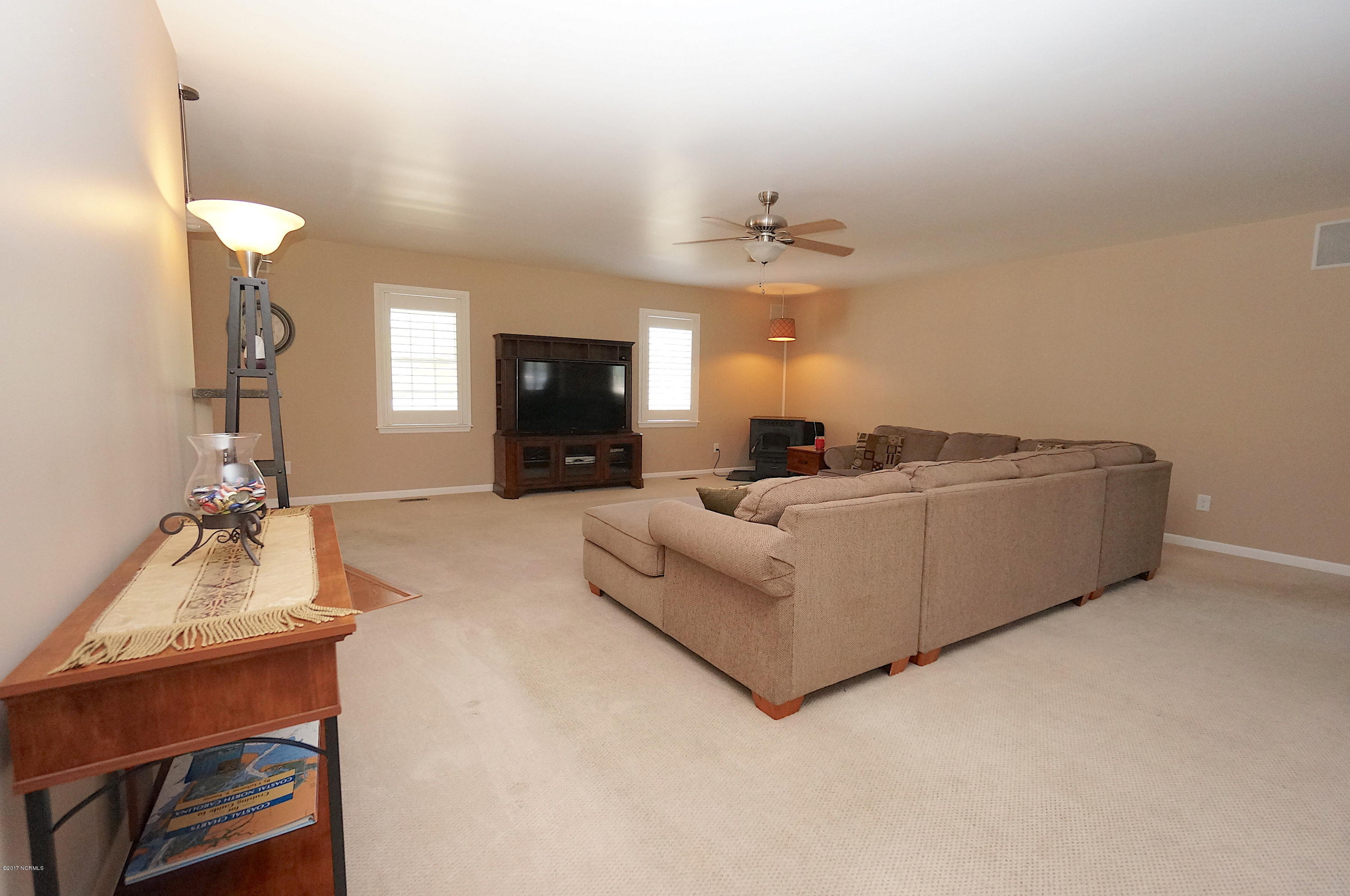 419 George Taylor Road Newport, NC 28570 - Photo 12 of 30 Living Room