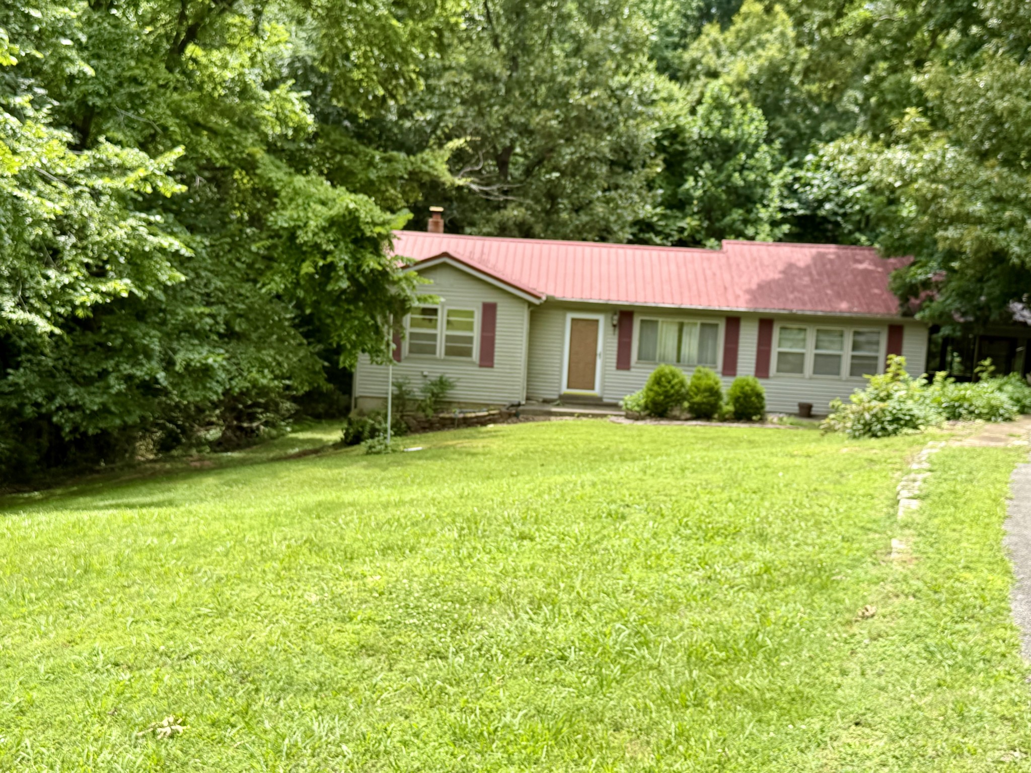 2115 Spring Hill Road Paris, TN 38242 - Photo 2 of 9