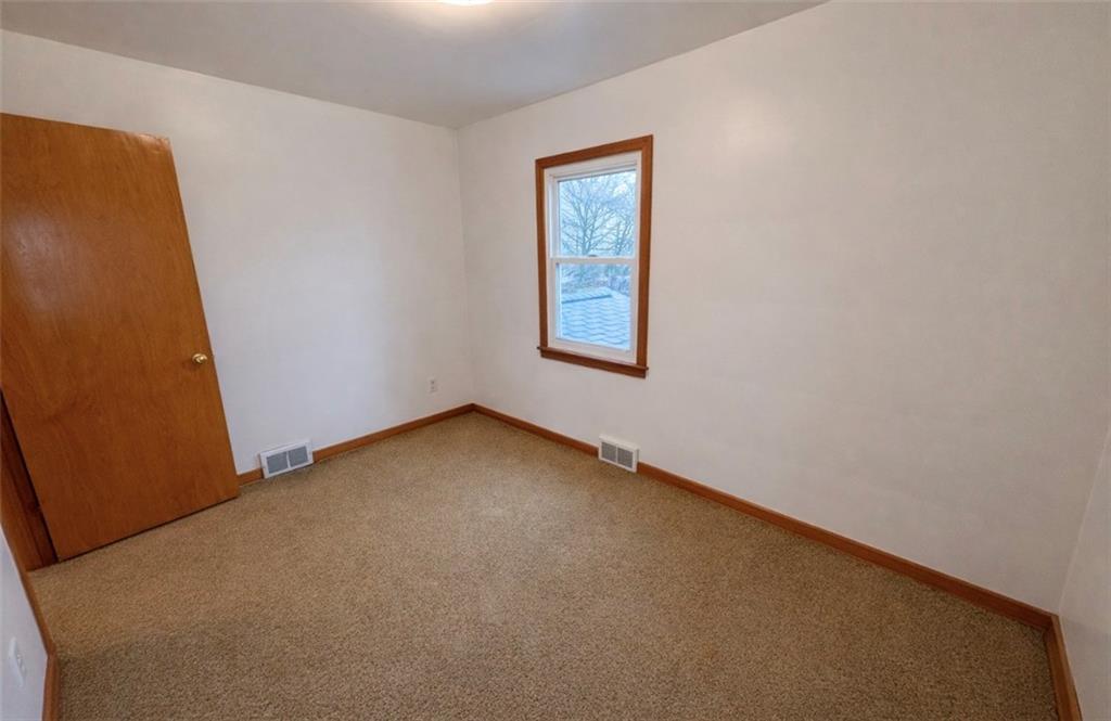 309 Emerson Street Vandergrift, PA 15690 - Photo 19 of 36 an empty room with windows