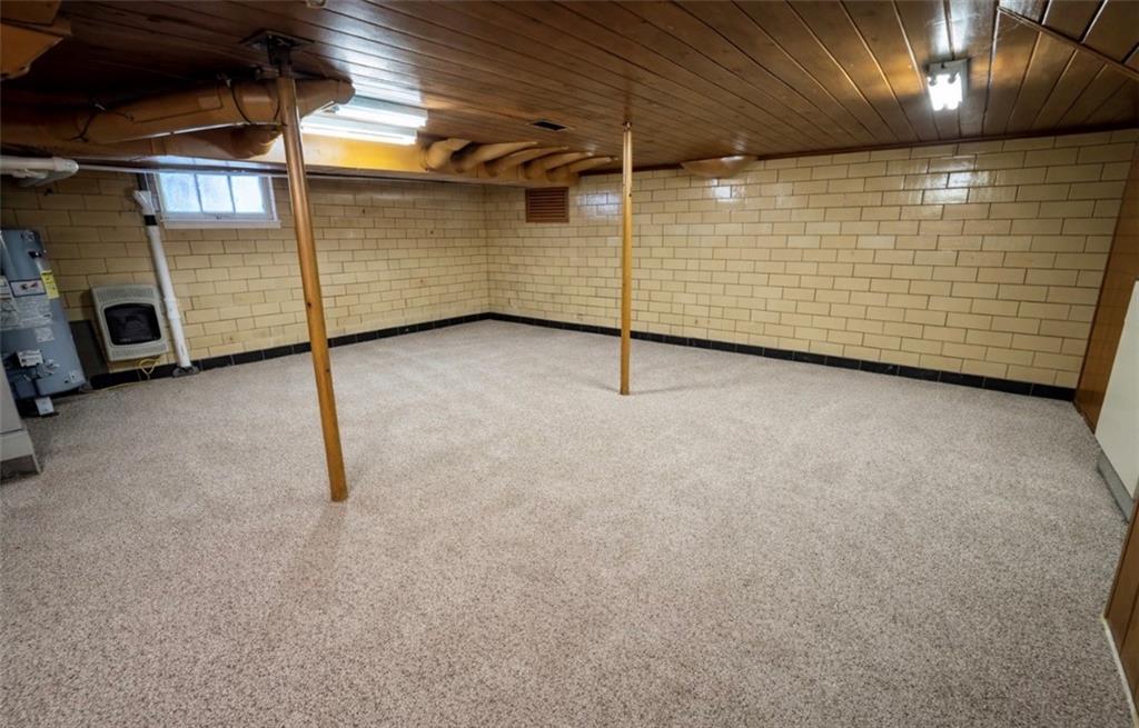 309 Emerson Street Vandergrift, PA 15690 - Photo 30 of 36 a view of a garage