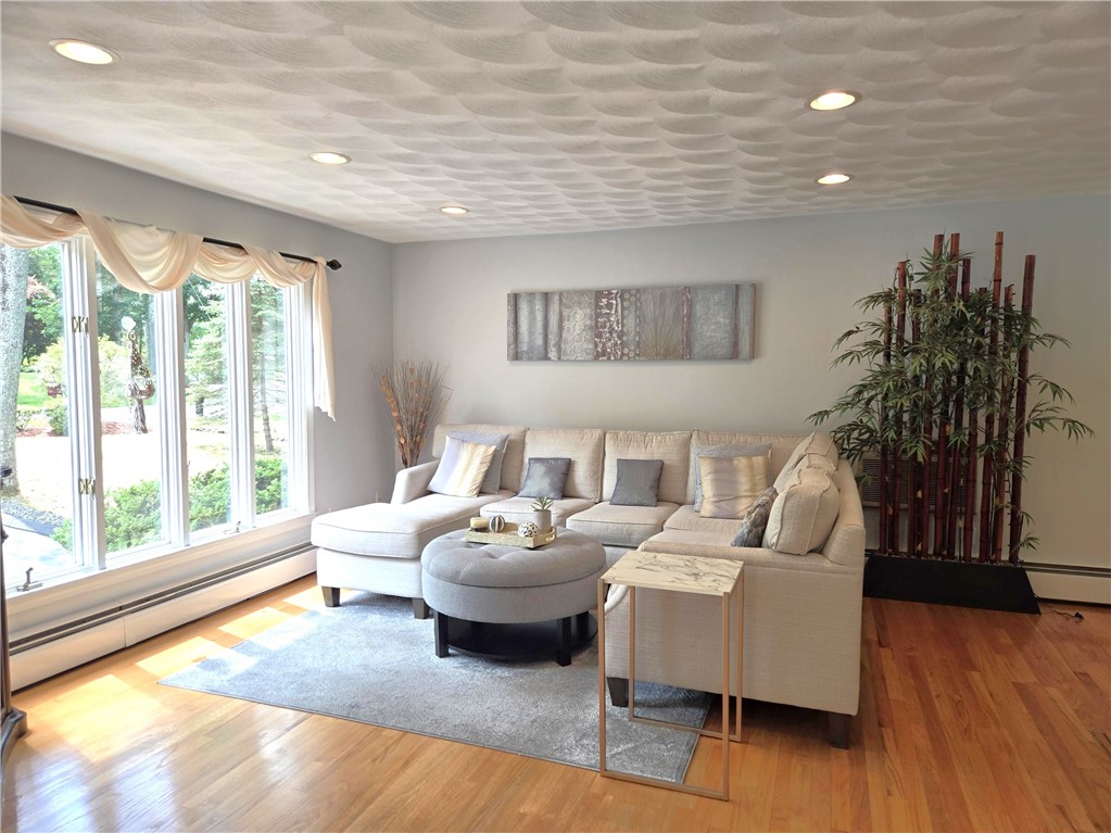 22 Oakview Terrace Scituate, RI 02857 - Photo 3 of 5
