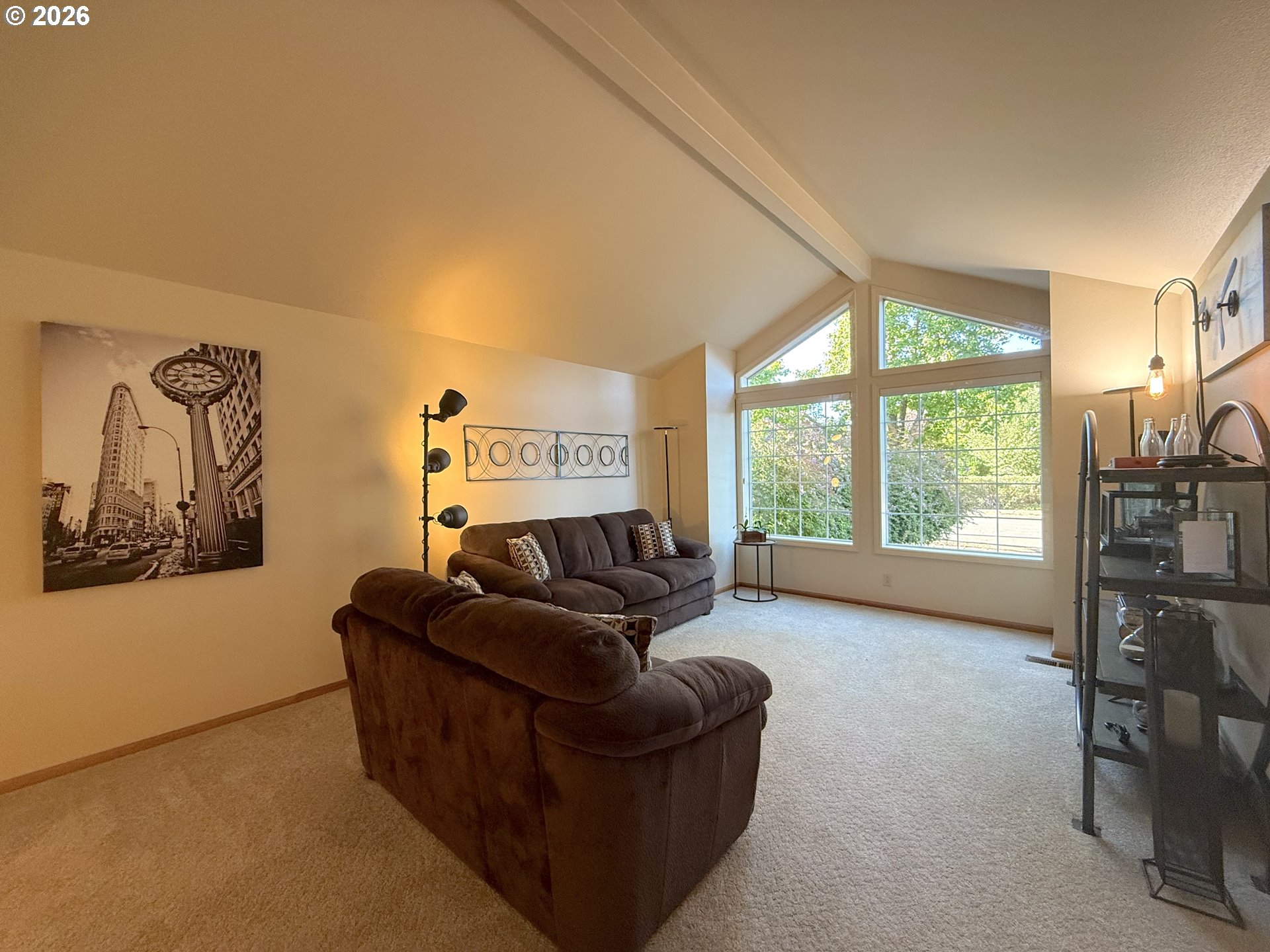 1487 Kyiv Street Springfield, OR 97477 - Photo 5 of 48 Living Room