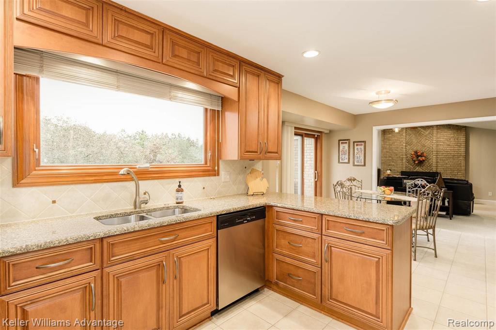 25325 Rutledge Crossing Farmington Hills, MI 48335 - Photo 9 of 56