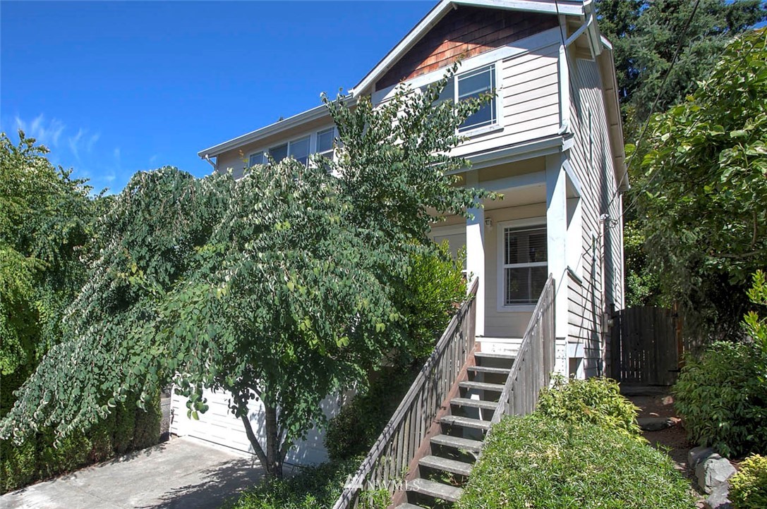 1640 Dumar Way Southwest Seattle, WA 98106 - Photo 2 of 25 Gallery Image 2