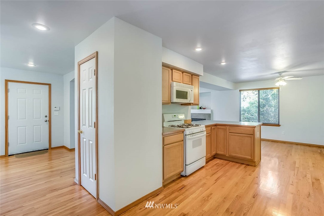 1640 Dumar Way Southwest Seattle, WA 98106 - Photo 11 of 25 Gallery Image 11