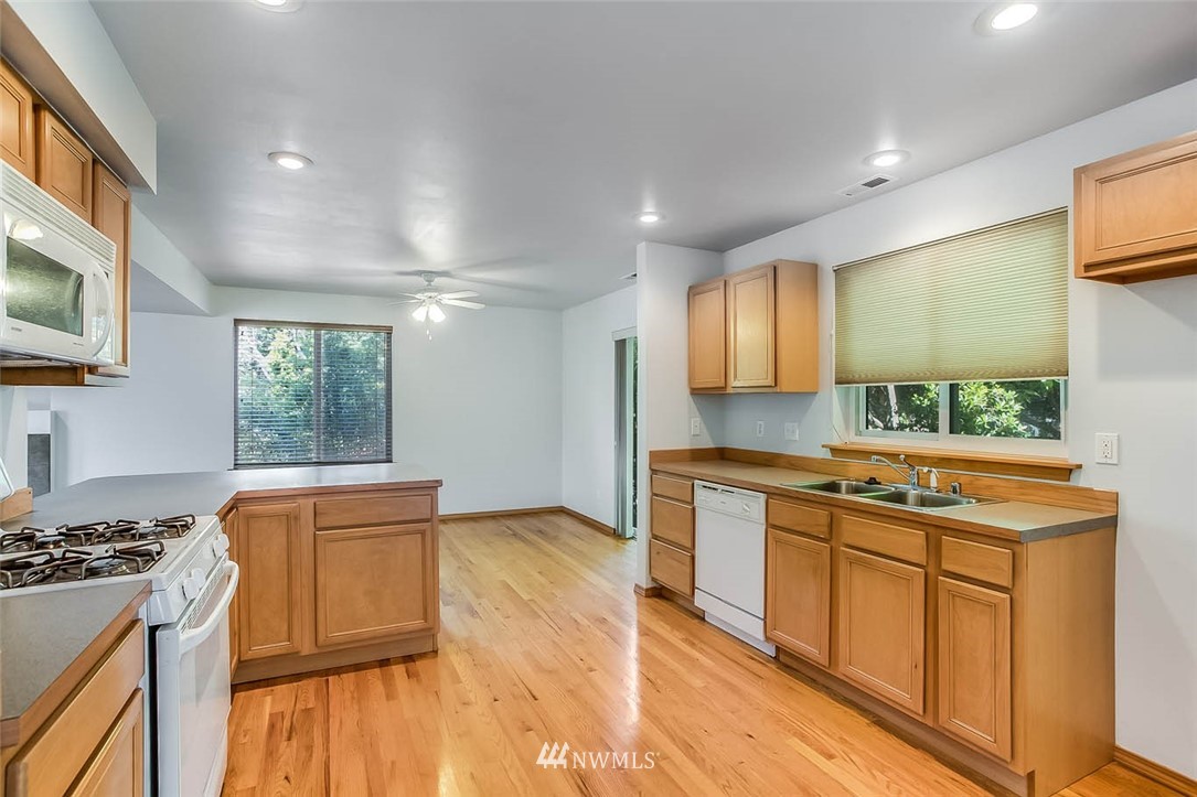 1640 Dumar Way Southwest Seattle, WA 98106 - Photo 12 of 25 Gallery Image 12
