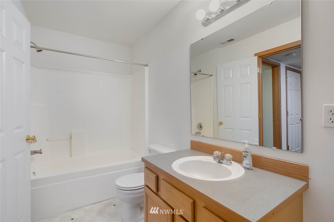 1640 Dumar Way Southwest Seattle, WA 98106 - Photo 14 of 25 Gallery Image 14