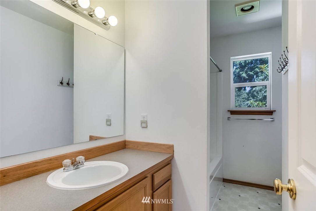 1640 Dumar Way Southwest Seattle, WA 98106 - Photo 16 of 25 Gallery Image 16