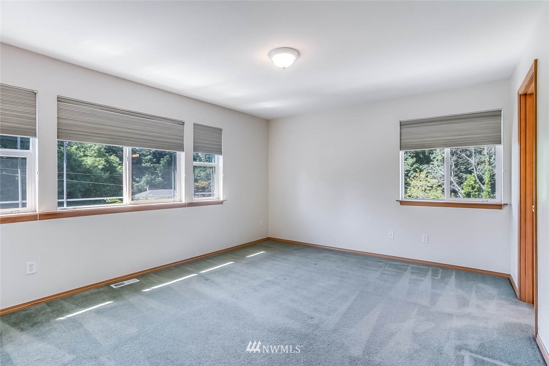 1640 Dumar Way Southwest Seattle, WA 98106 - Photo 17 of 25 Gallery Image 17