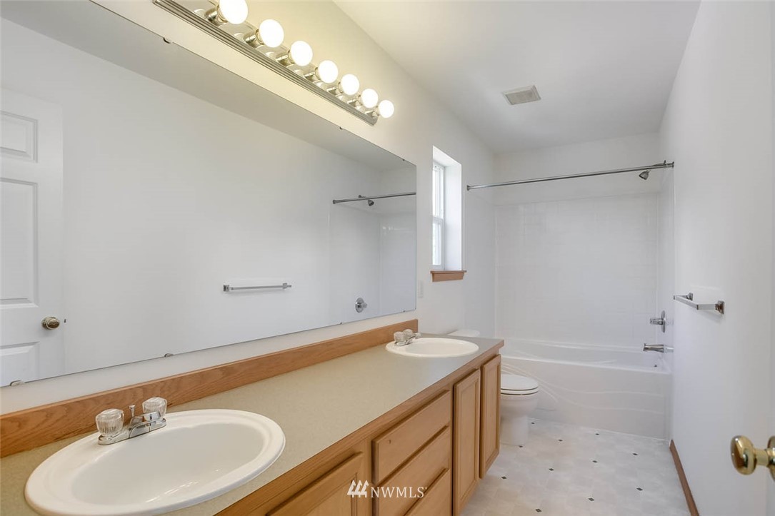 1640 Dumar Way Southwest Seattle, WA 98106 - Photo 19 of 25 Gallery Image 19