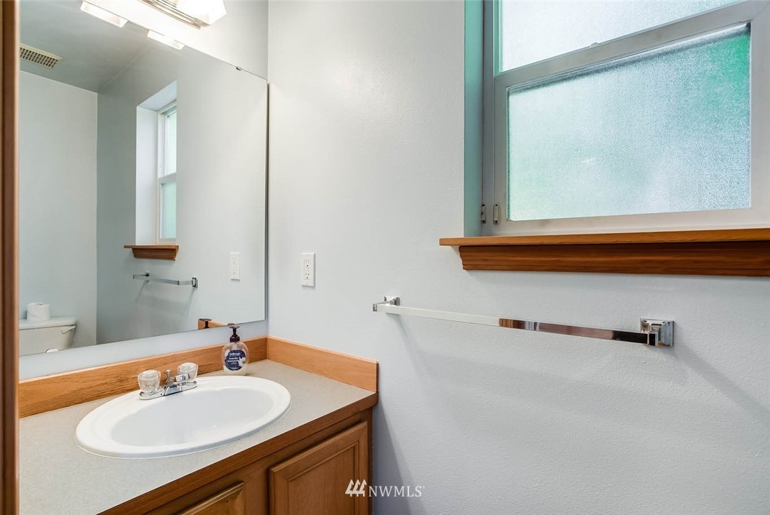 1640 Dumar Way Southwest Seattle, WA 98106 - Photo 20 of 25 Gallery Image 20