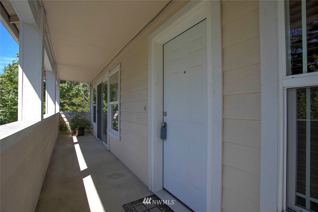 1640 Dumar Way Southwest Seattle, WA 98106 - Photo 3 of 25 Gallery Image 3