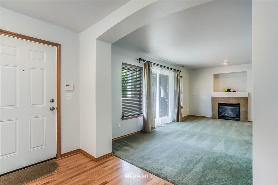 1640 Dumar Way Southwest Seattle, WA 98106 - Photo 4 of 25 Gallery Image 4