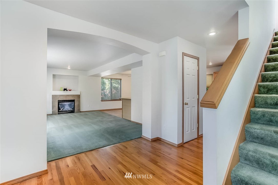1640 Dumar Way Southwest Seattle, WA 98106 - Photo 5 of 25 Gallery Image 5