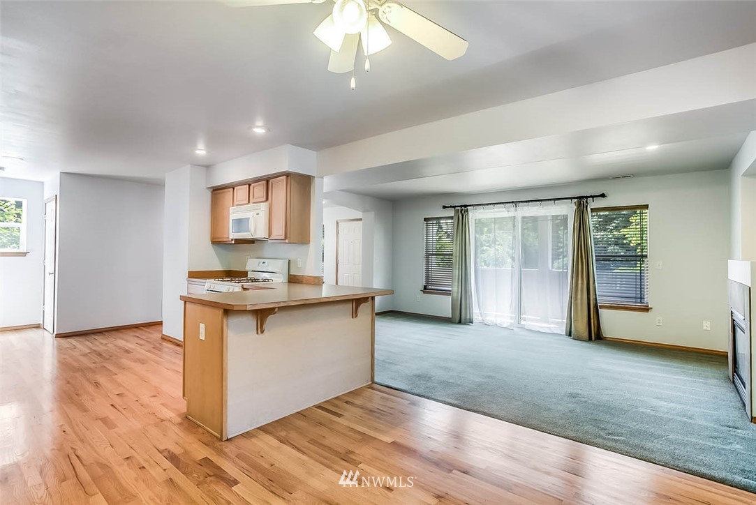 1640 Dumar Way Southwest Seattle, WA 98106 - Photo 9 of 25 Gallery Image 9
