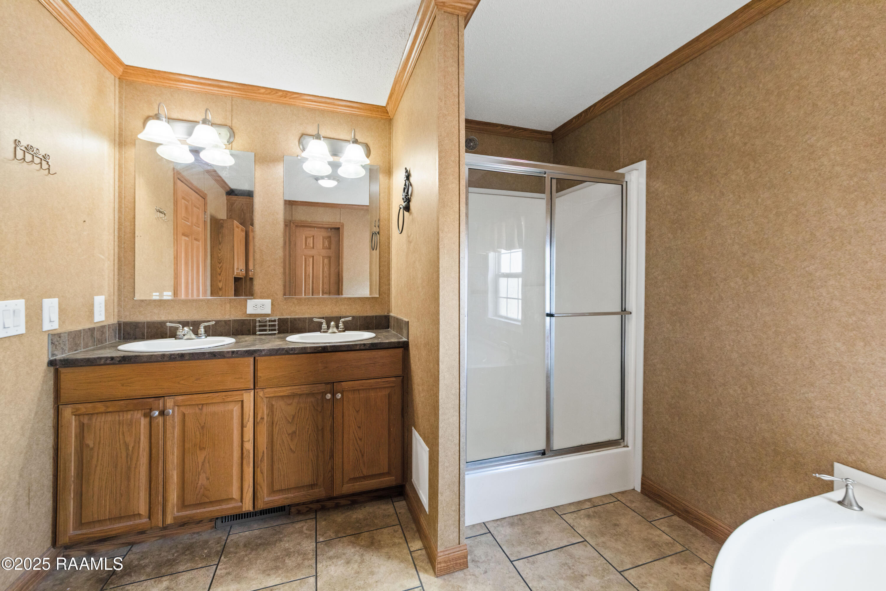 561 Airline Road Opelousas, LA 70570 - Photo 13 of 25 Primary Bathroom