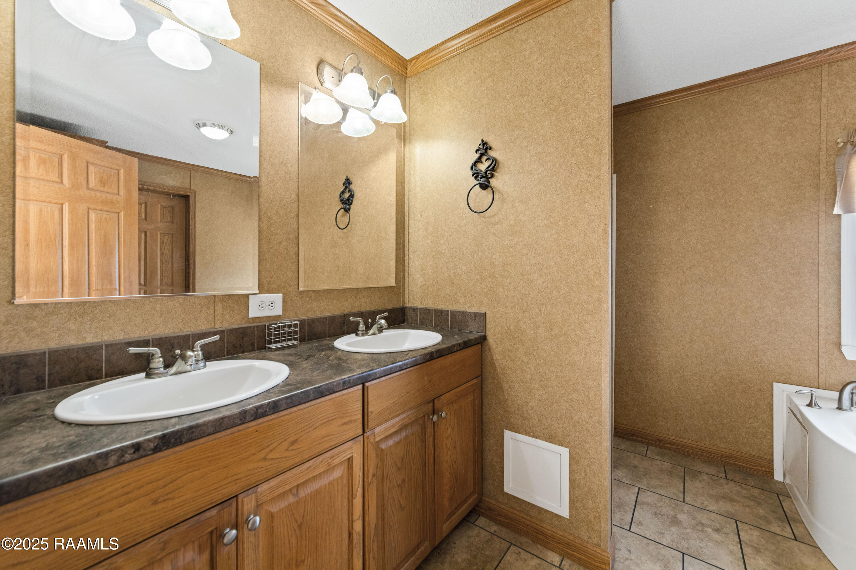 561 Airline Road Opelousas, LA 70570 - Photo 14 of 25 Primary Bathroom