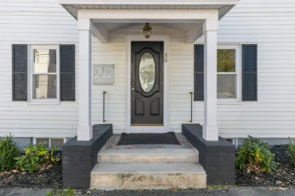 $2,100 | 30 Catherine Street, Unit 3, Bristol, RI 02809