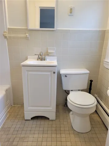 $2,100 | 30 Catherine Street, Unit 3, Bristol, RI 02809
