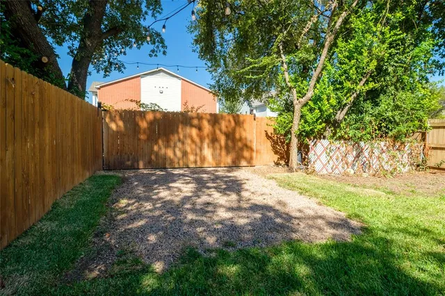 a view of a backyard with plants