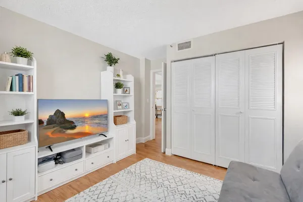 $2,400 | 5260 Northwest 2nd Avenue, Unit 307, Boca Raton, FL 33487
