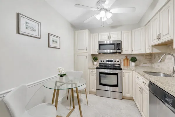 $2,400 | 5260 Northwest 2nd Avenue, Unit 307, Boca Raton, FL 33487