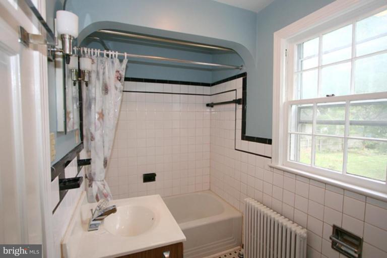 7805 Boston Avenue Silver Spring, MD 20910 - Photo 2 of 22 Bath #1