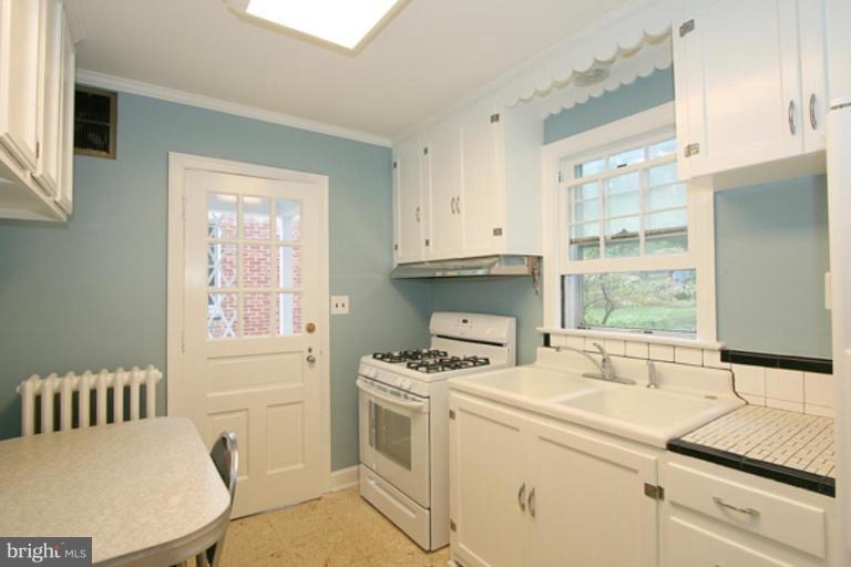 7805 Boston Avenue Silver Spring, MD 20910 - Photo 13 of 22 Kitchen
