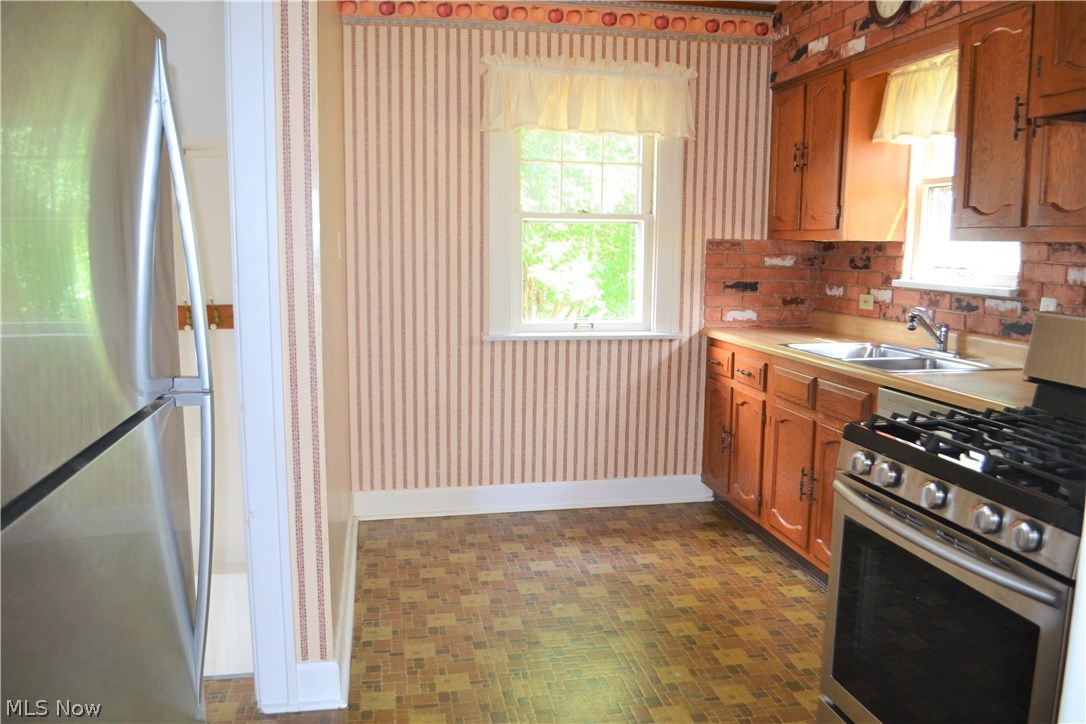 1247 Roland Road Lyndhurst, OH 44124 - Photo 9 of 16