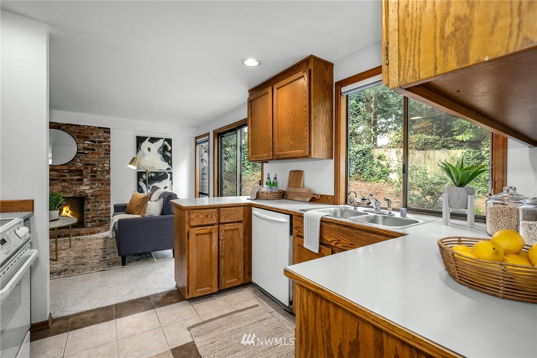 24314 87th Place West Edmonds, WA 98026 - Photo 9 of 30