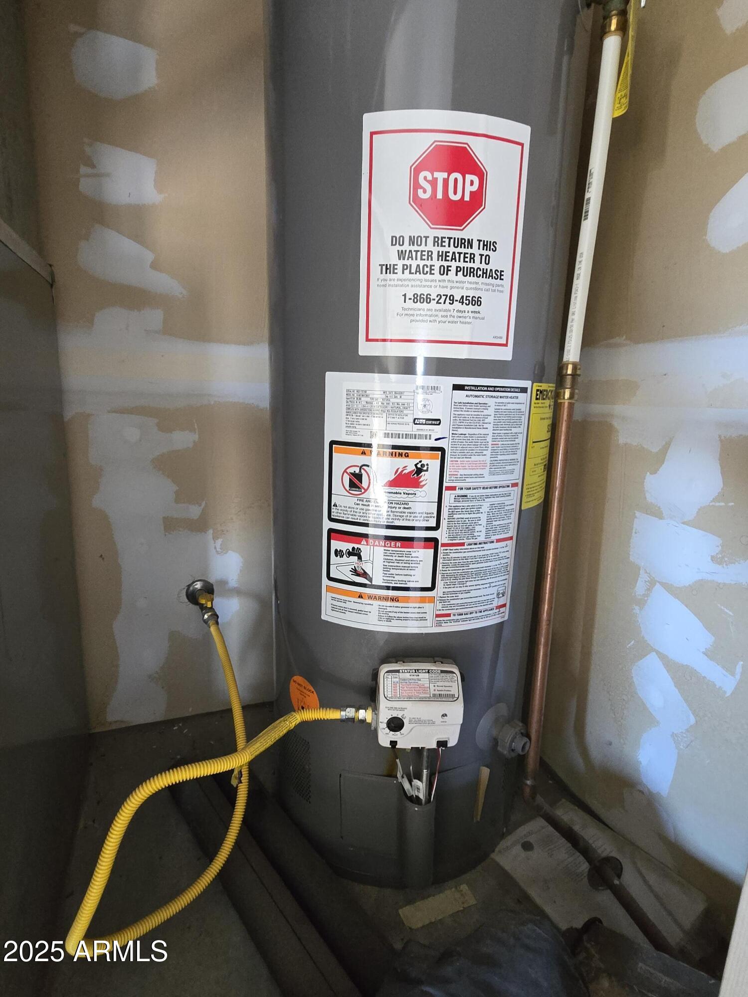 240 East Oak Street Huachuca City, AZ 85616 - Photo 41 of 43 a room with gym equipment