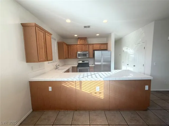 $2,000 | 7365 West Shelbourne Avenue, Las Vegas, NV 89113
