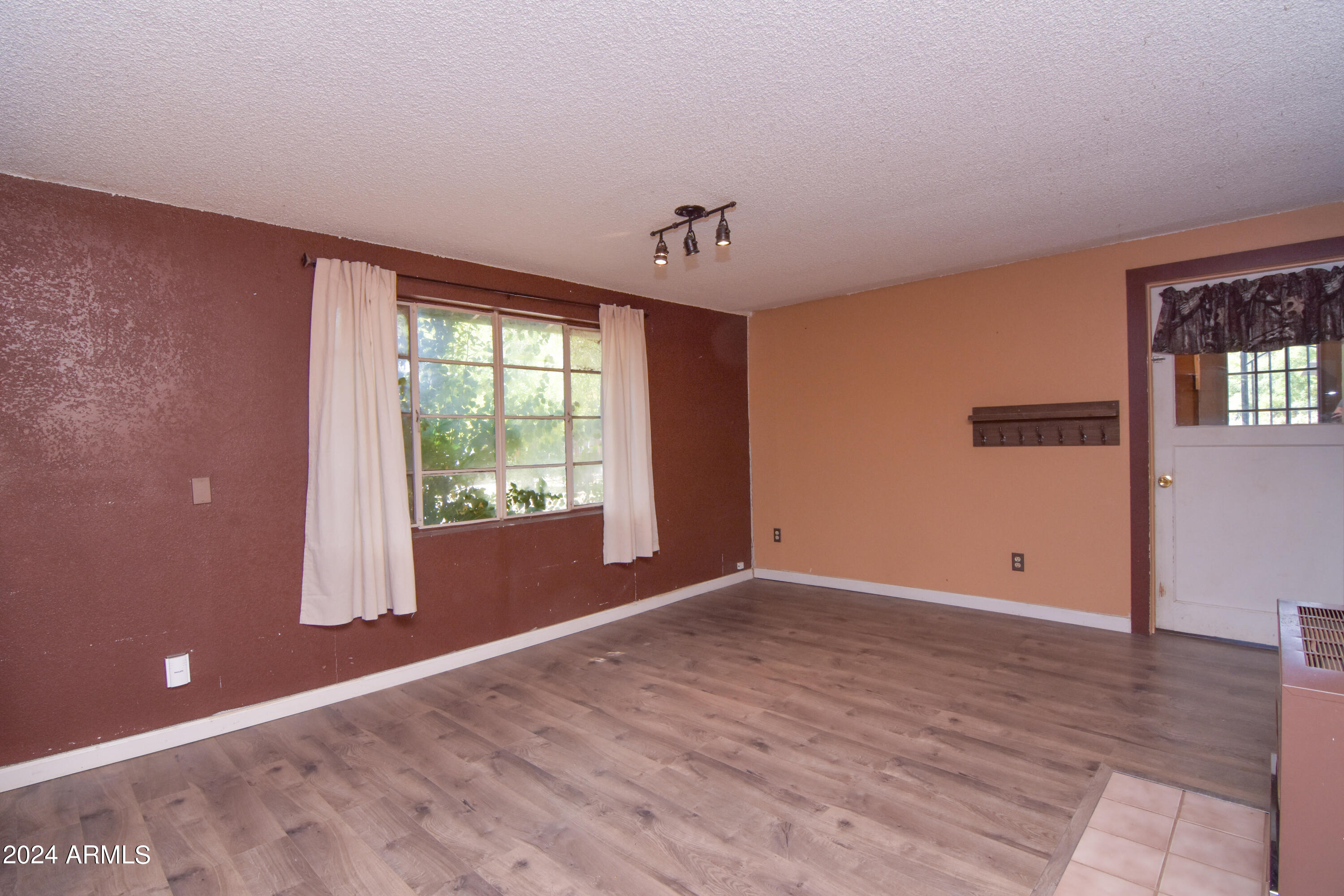 12380 East Stagecoach Road Mayer, AZ 86333 - Photo 17 of 43 15Dining