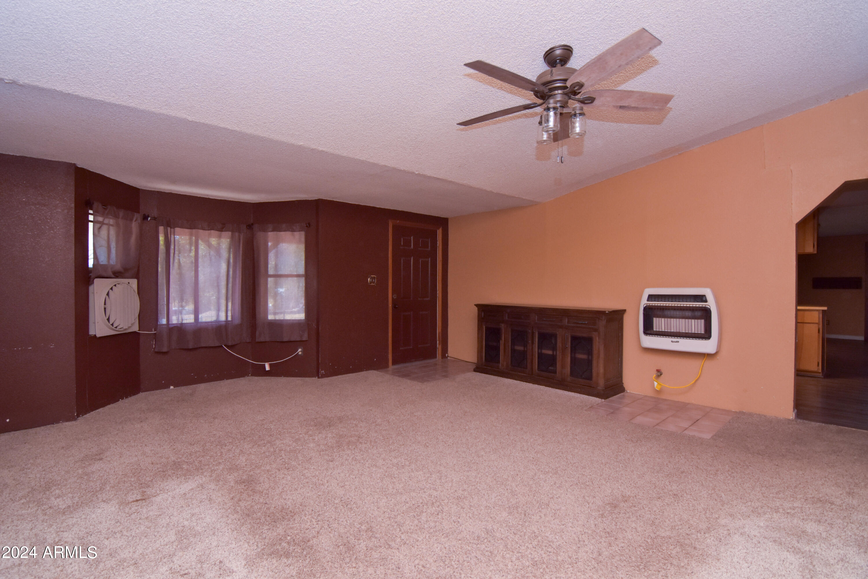 12380 East Stagecoach Road Mayer, AZ 86333 - Photo 18 of 43 16Familyroom