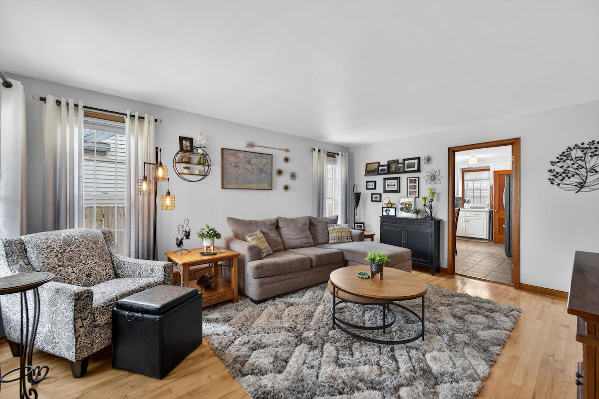 2814 Lasalle Street Racine, WI 53402 - Photo 2 of 19 Spacious Living Room