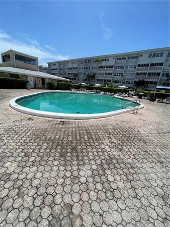 a view of a fountain in front of a building