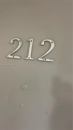 $2,000 | 410 Southeast 2nd Street, Unit 422, Hallandale Beach, FL 33009