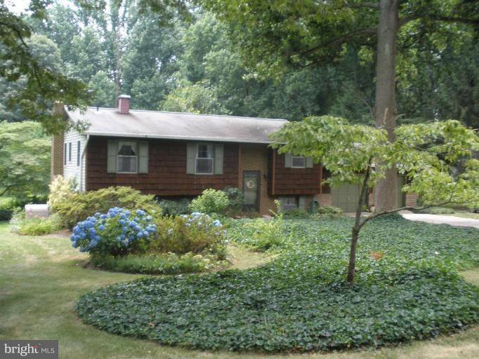913 Shore Acres Road Arnold, MD 21012 - Photo 2 of 21 Side angle