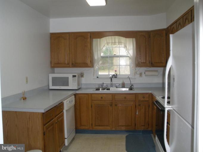 913 Shore Acres Road Arnold, MD 21012 - Photo 16 of 21 Maple cabinets new in 1997, huge pantry