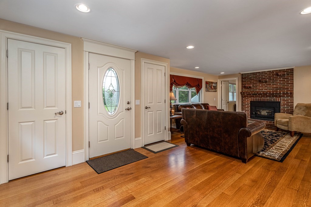 107 Clinton Road Sterling, MA 01564 - Photo 3 of 34 Gallery Image 3
