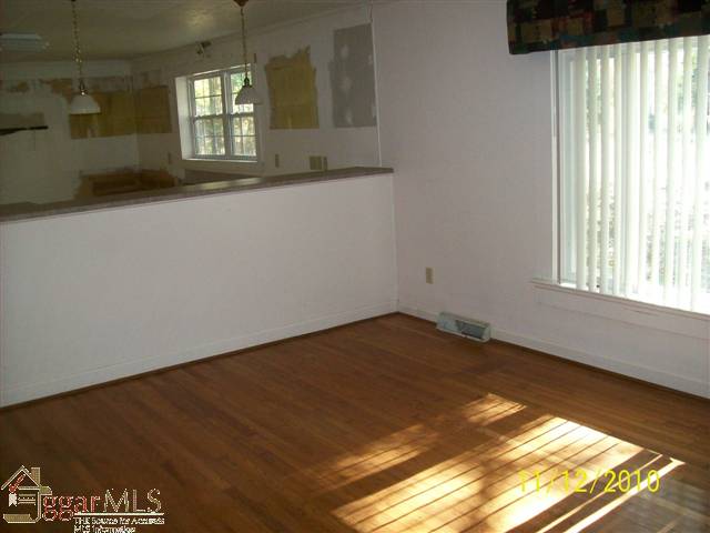 440 Whitt Road Piedmont, SC 29673 - Photo 2 of 9