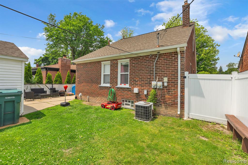 2053 Edgewood Street Dearborn, MI 48124 - Photo 18 of 18